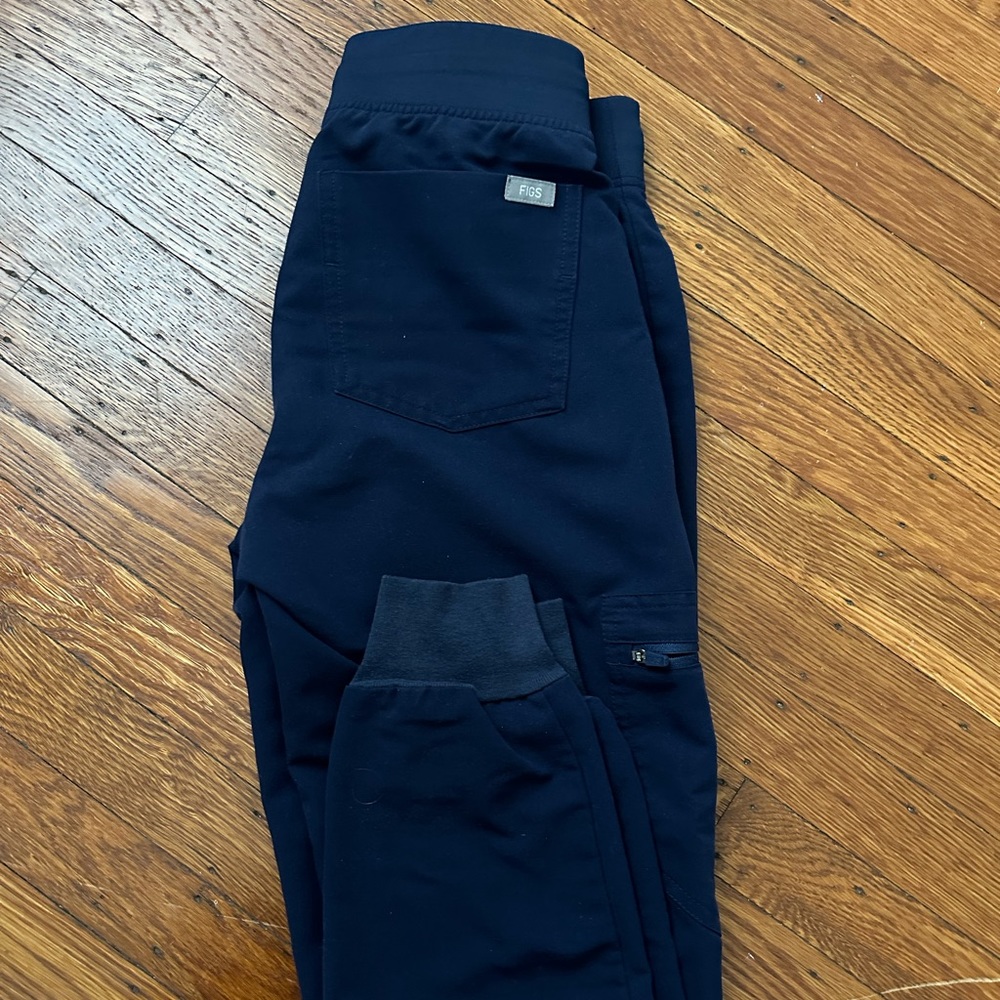 FIGS Zamora joggers scrub pants -navy
